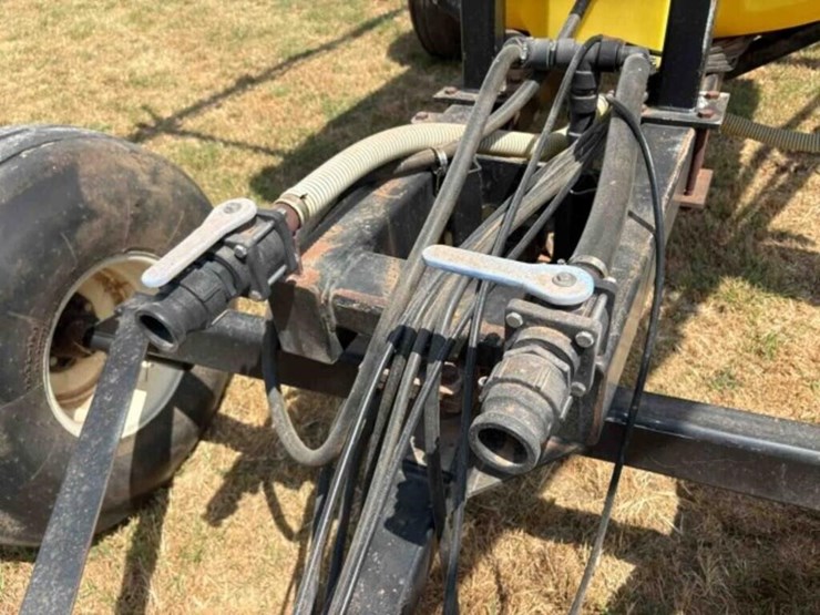 wako-1000-gallon-field-sprayer-image-9