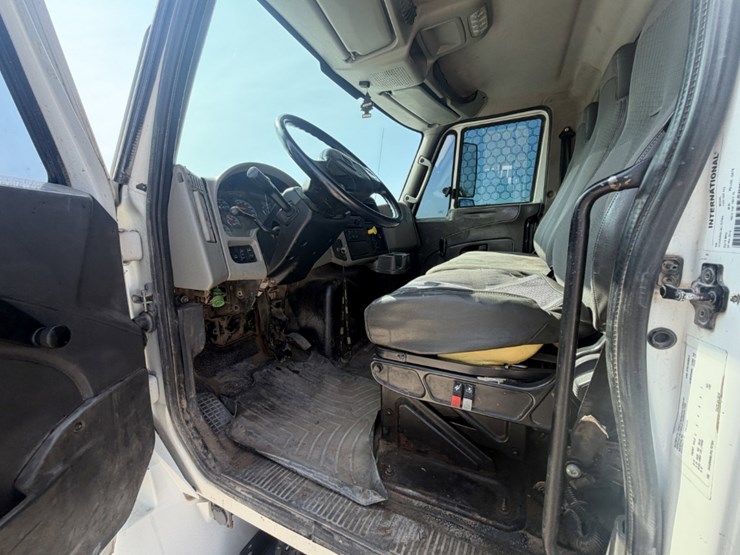 2019-international-durastar-4300-image-11