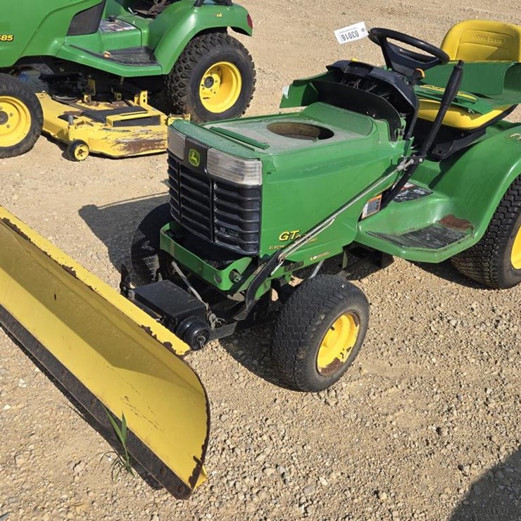 JOHN DEERE GT235