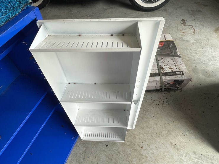 #5742-•-(2)-metal-shop-cabinet-image-11