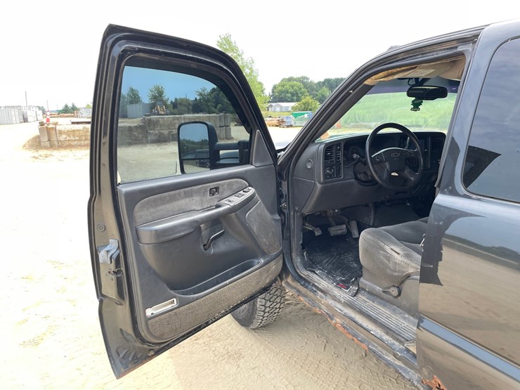 2003-chevrolet-silverado-2500hd-image-34