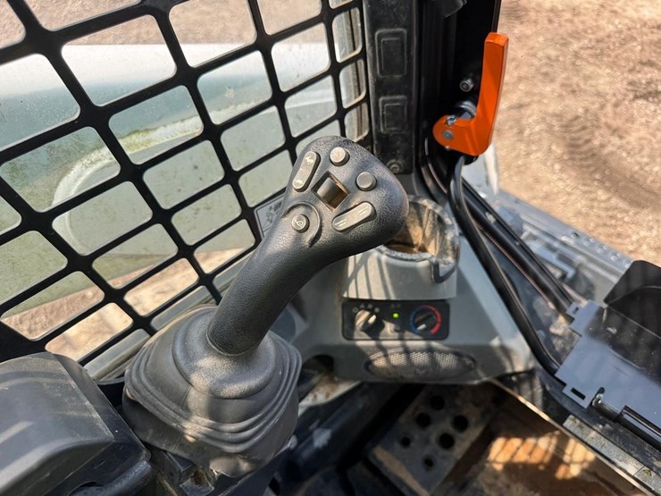 2023-bobcat-t650-image-30