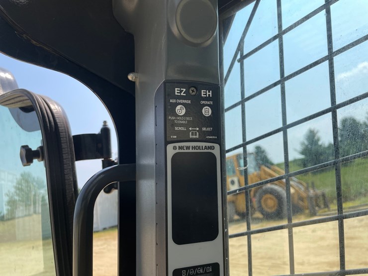 2016-new-holland-c227-image-34