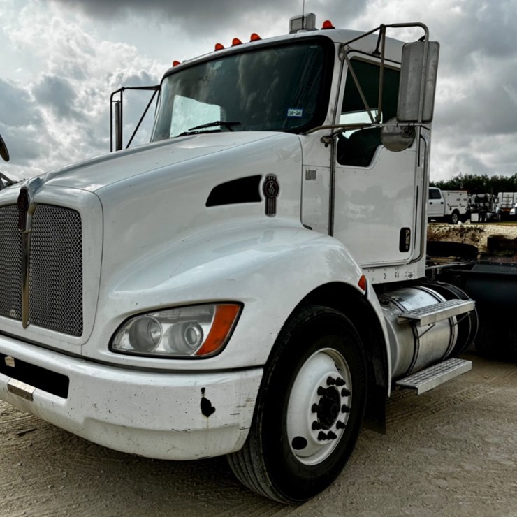 2019 KENWORTH T370