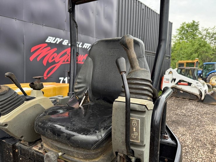 2015-caterpillar-304e2-cr-image-8