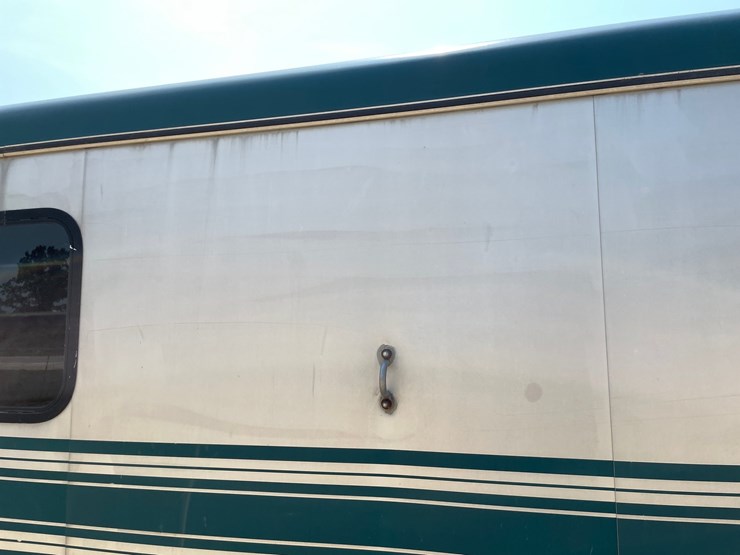 #103-•-1998-trailet-2-horse-trailer-with-overnight-package-(has-wi-title)-image-30