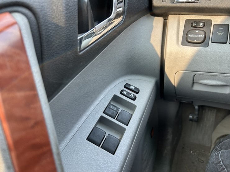 2010-toyota-highlander-image-32