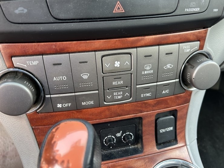 2010-toyota-highlander-image-23