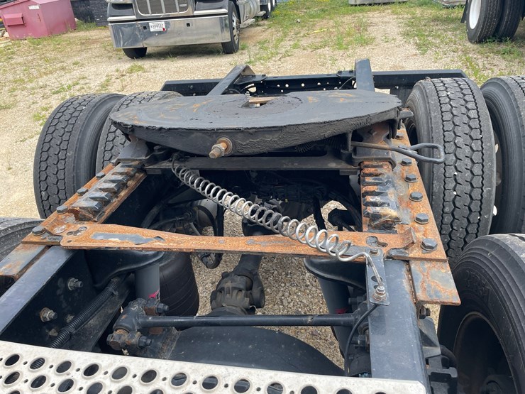 2022-kenworth-t680-image-13