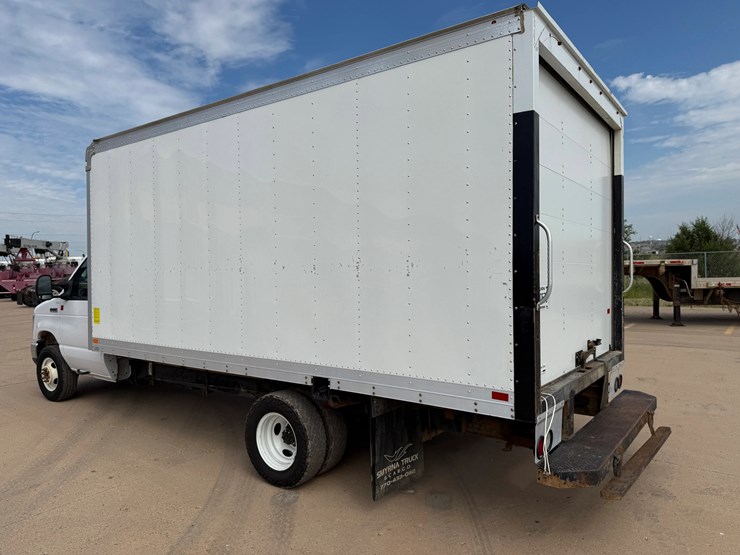 2022-ford-cargo-image-6