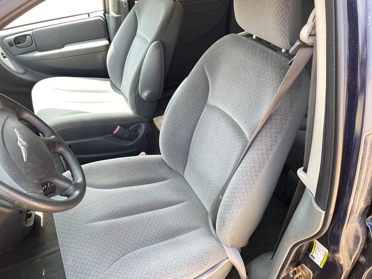 2006-chrysler-town-&-country-image-44