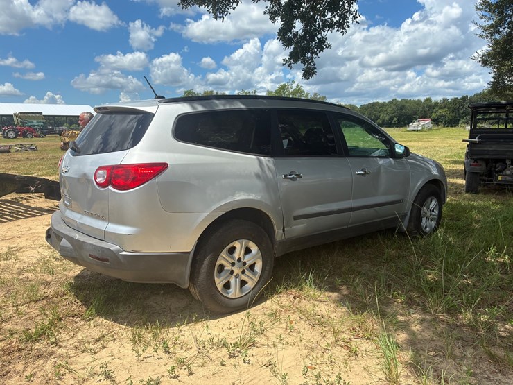 2009-chevrolet-traverse-image-3