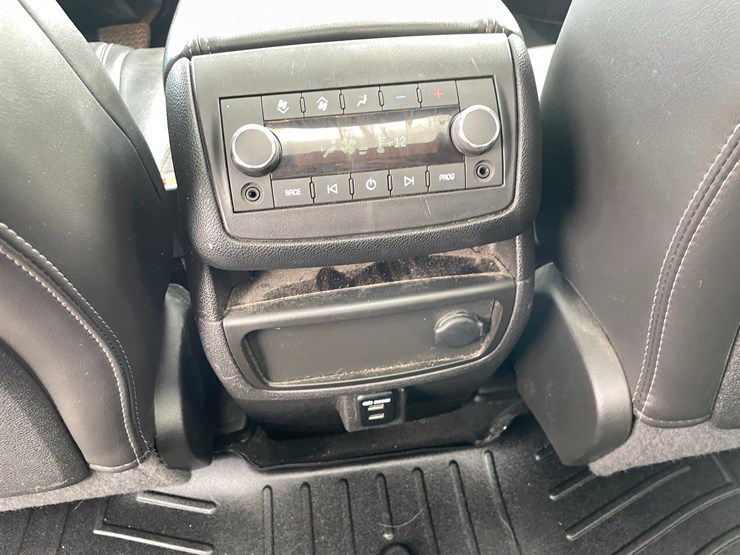 2014-gmc-acadia-denali-image-56