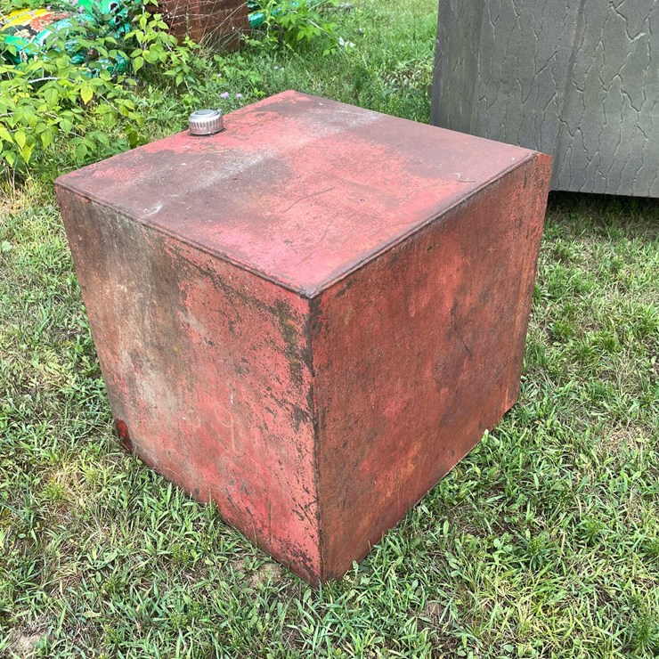 #5710 • Metal Gas Tank
