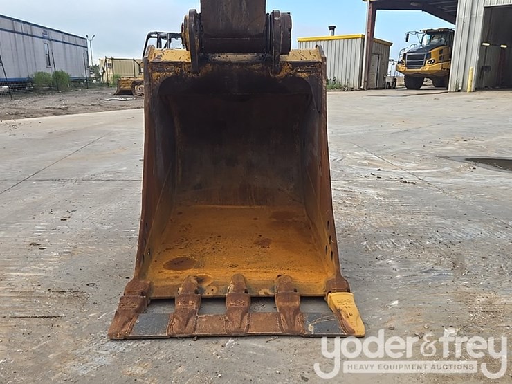 2019-caterpillar-336-image-22