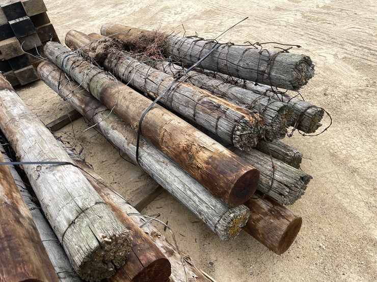 #3612-•-bundle-of-used-round-posts-image-3