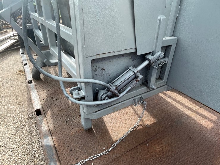 #303-•-tidenberg-heavy-duty-lay-down-cattle-chute-image-7