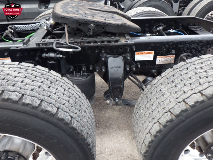 2020-freightliner-cascadia-116-image-12