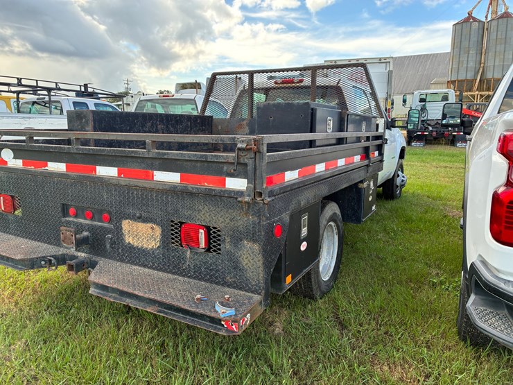 2013-gmc-sierra-3500-image-3