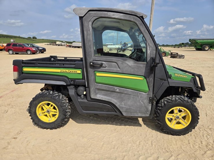 2018-john-deere-gator-xuv-835m-image-11