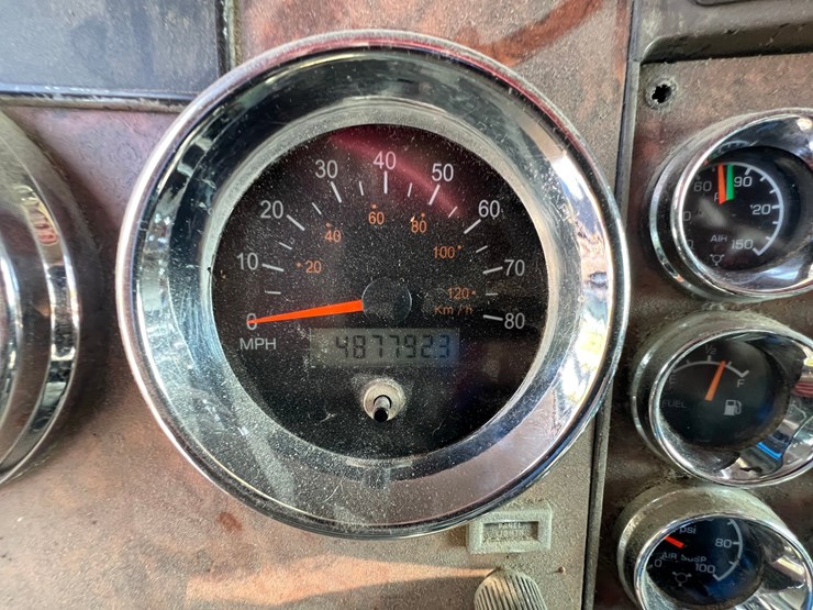 2005-kenworth-w900-image-15