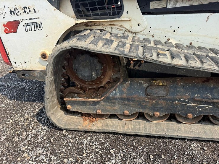 2020-bobcat-t770-image-14