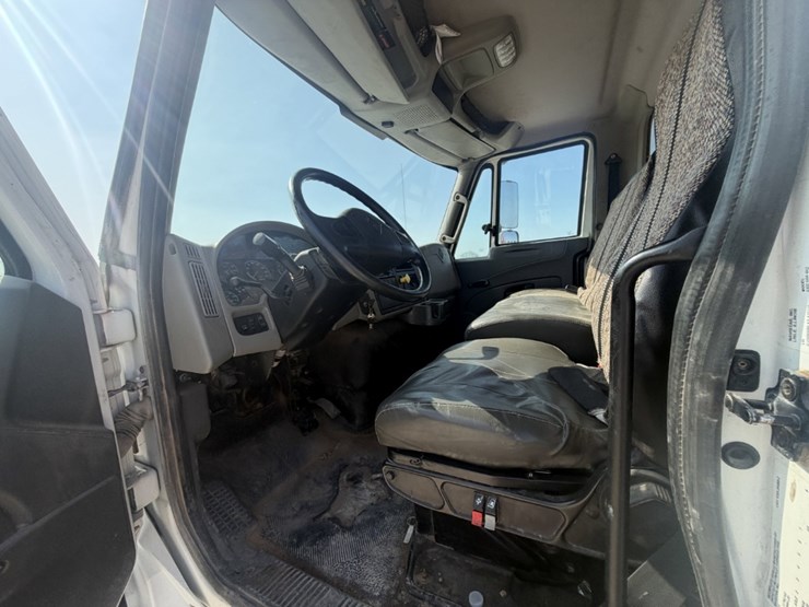 2018-international-durastar-4300-image-12