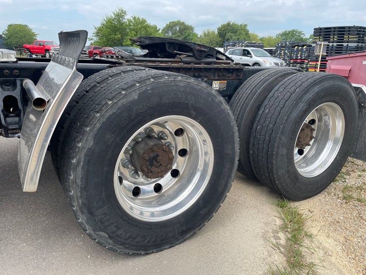 2020-kenworth-t680-image-11