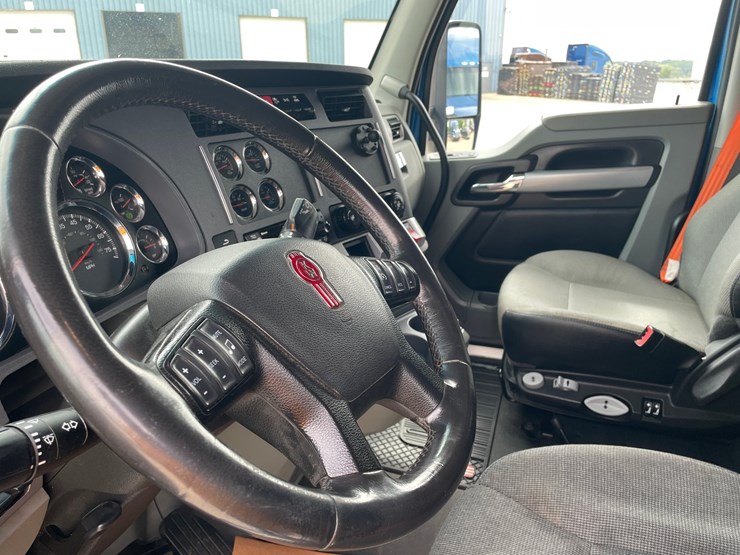 2022-kenworth-t680-image-24
