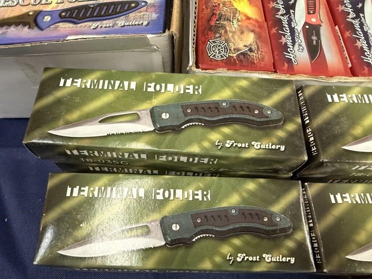 a2--assorted-pocket-knives-image-2