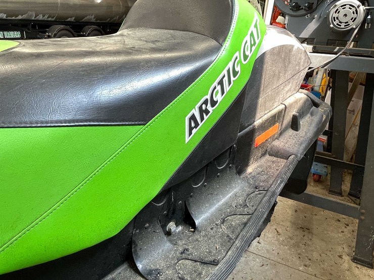 #5735-•-2004-artic-cat-snowmobile-image-20