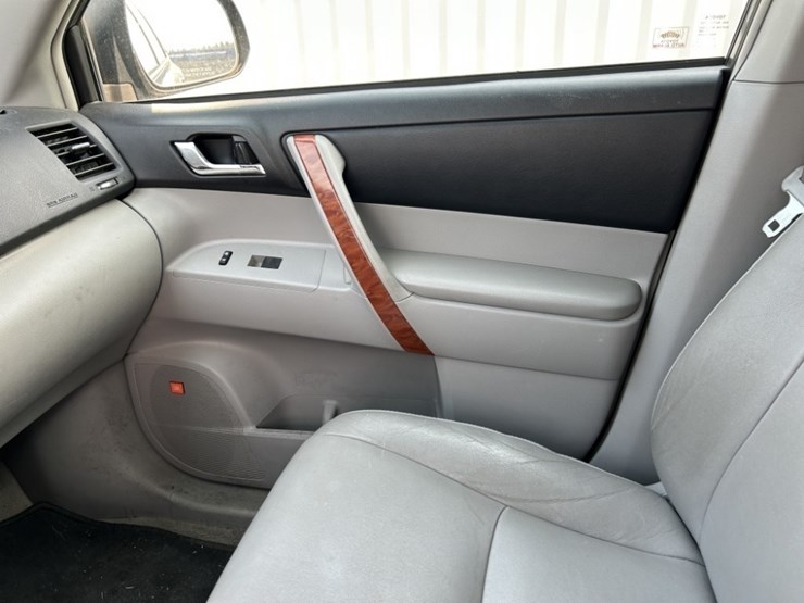 2010-toyota-highlander-image-20