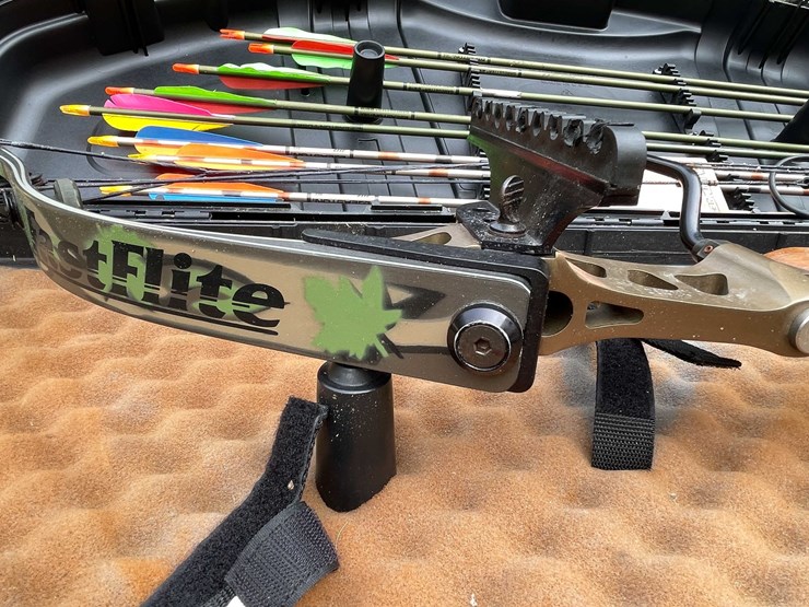 #5715-•-hoyt-usa-bow-image-3