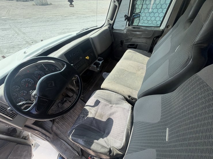 2019-international-durastar-4300-image-12