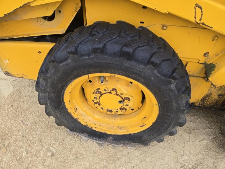 john-deere-570-image-12