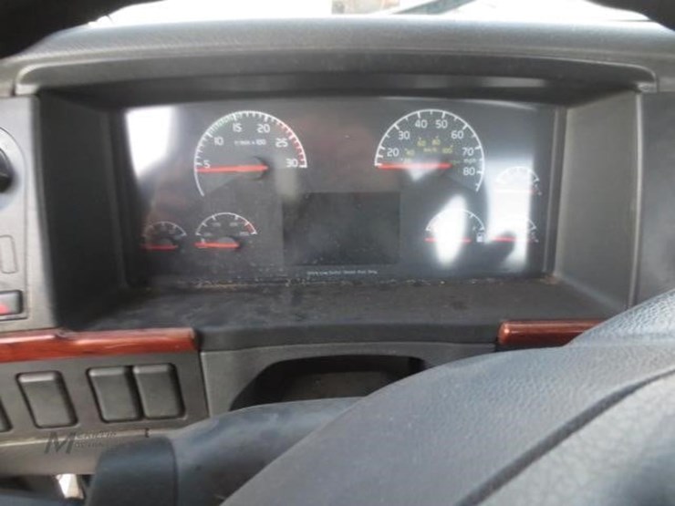 2008-volvo-vnl42t300-image-25