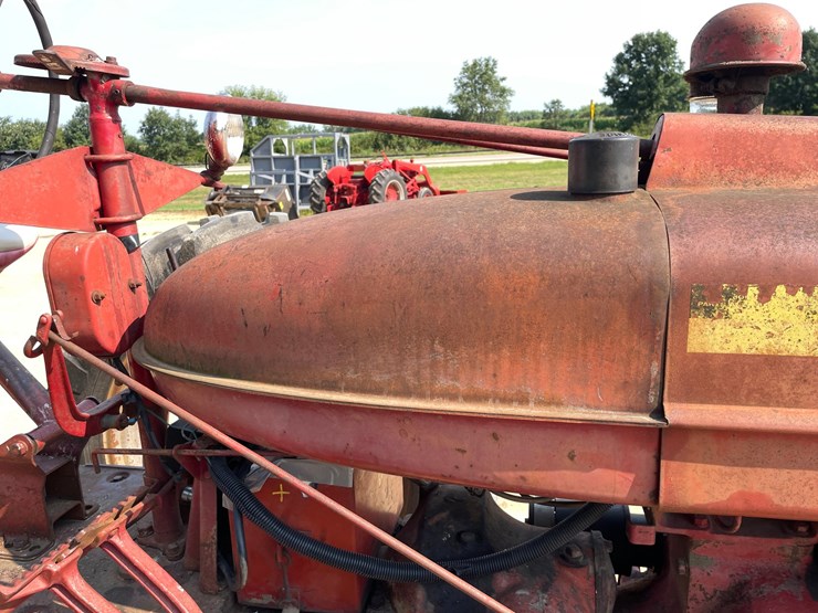 #300-•-1951-farmall-m-tractor-image-21