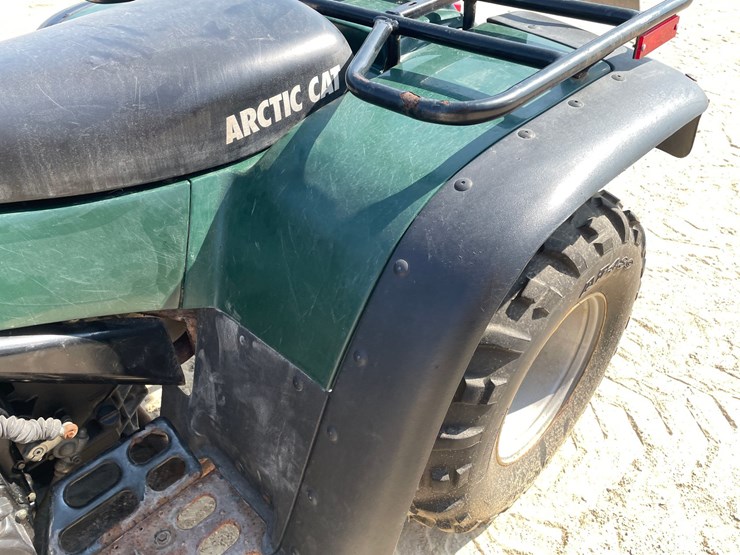 #1231-•-2000-arctic-cat-4-wheeler-with-5'-moose-plow-image-15