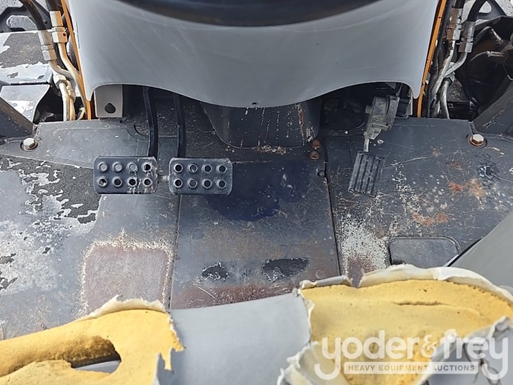 2018-case-580sn-image-59