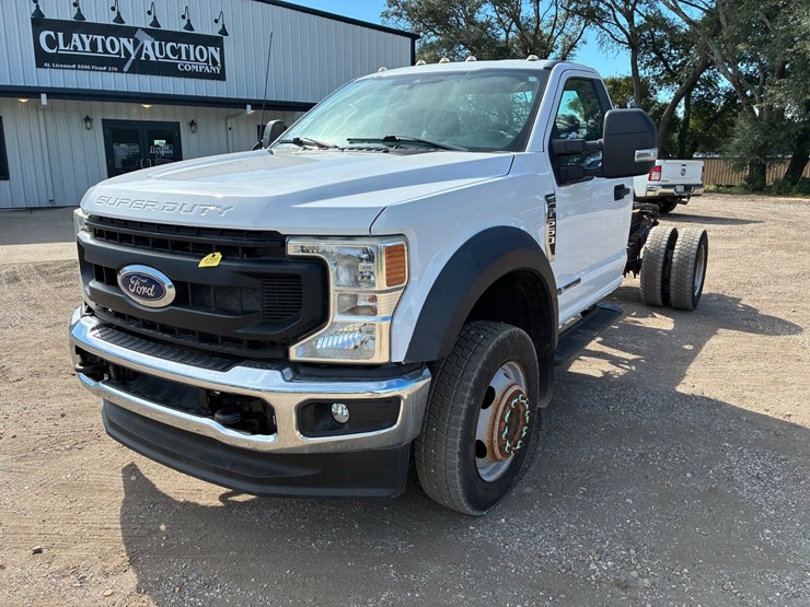 2022-ford-f550-xl-image-2
