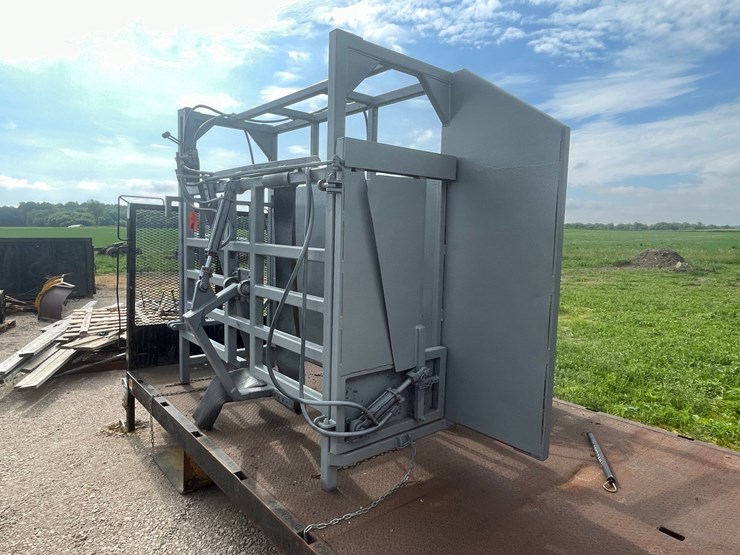 #303-•-tidenberg-heavy-duty-lay-down-cattle-chute-image-5