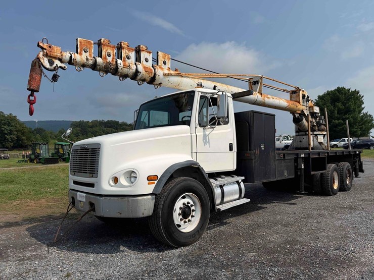 2000-freightliner-fl112-image-1