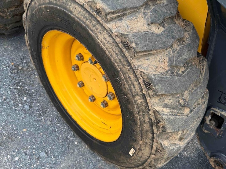 2018-deere-318g-image-7