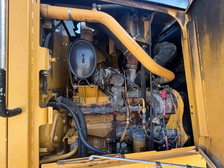 2011-caterpillar-140m-image-10