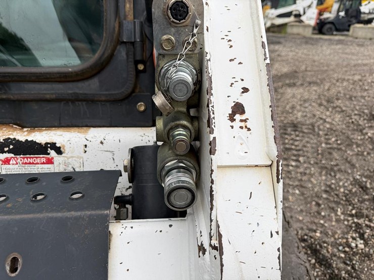 2005-bobcat-t190-image-11