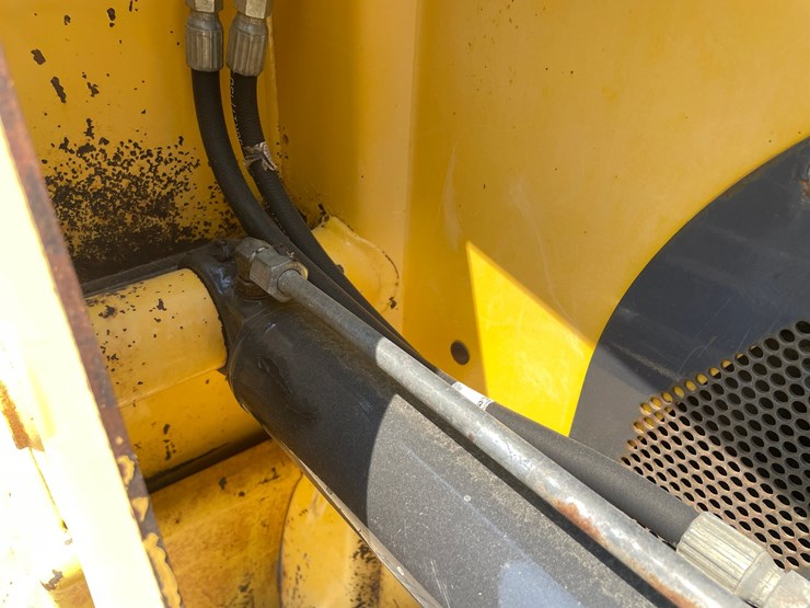 2016-new-holland-c227-image-63