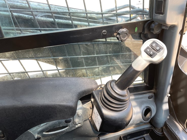 2016-new-holland-c227-image-29
