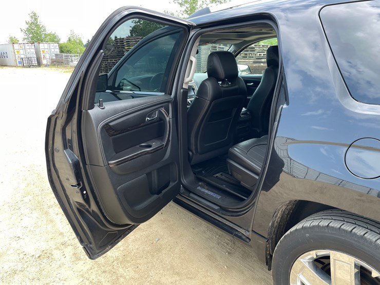 2014-gmc-acadia-denali-image-27