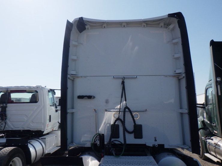 2017-kenworth-t680-image-13