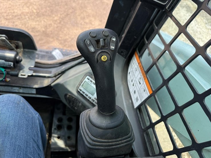 2020-bobcat-t770-image-22